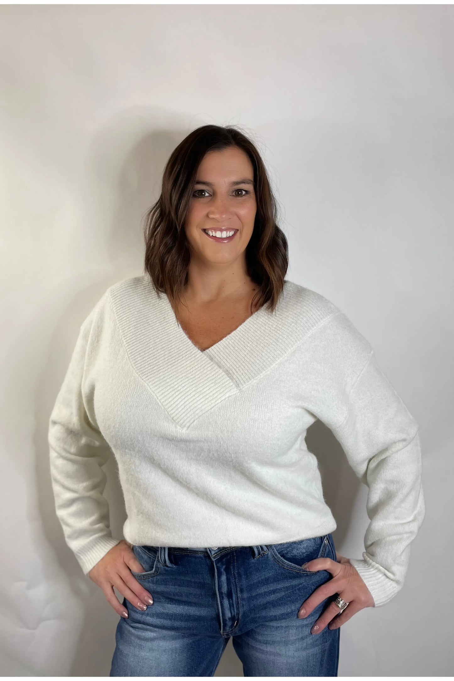 Viv V-Neck  Sweater Knit Pullover